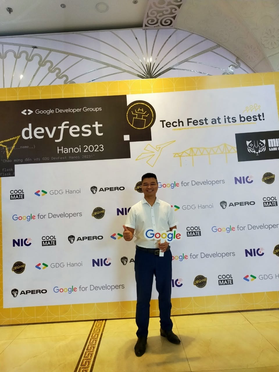 Nguyen Ba Vinh, creator of DownloadMapImage, at Google DevFest Hanoi 2023